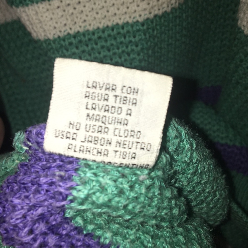 Lacoste sweater - Picture 7 of 8